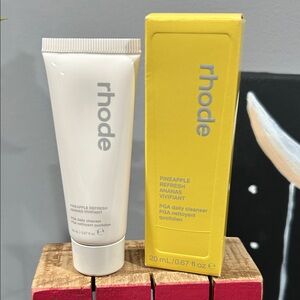 RHODE Pineapple Refresh Cleanser
